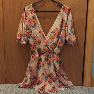 Charlotte Russe Floral Keyhole Romper • S